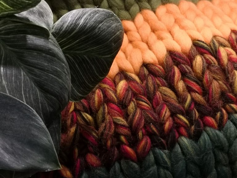Szale handmade z naturalnej wełny – wyjątkowe akcesoria slow fashion